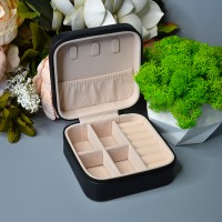 Квадратна шкатулка для прикрас (чорна)